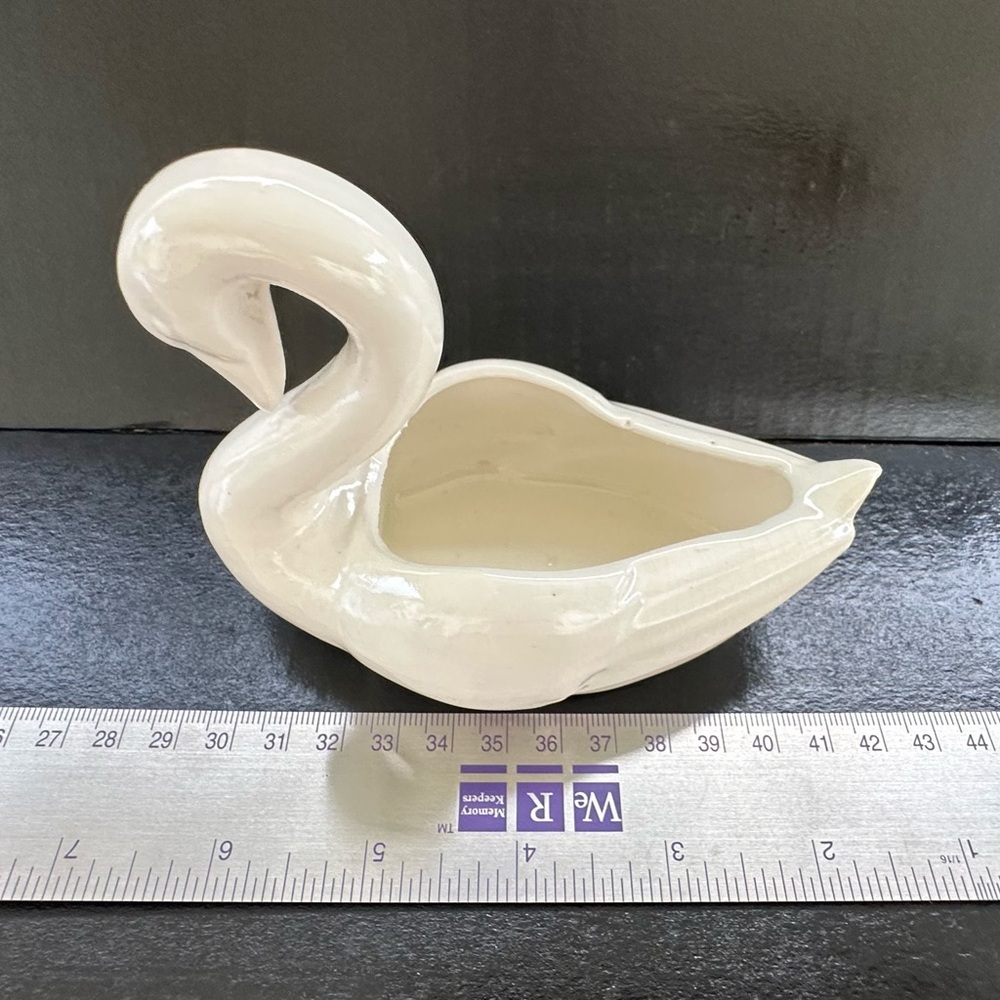 Elegant White Swan Figurine - Picture 11 of 14